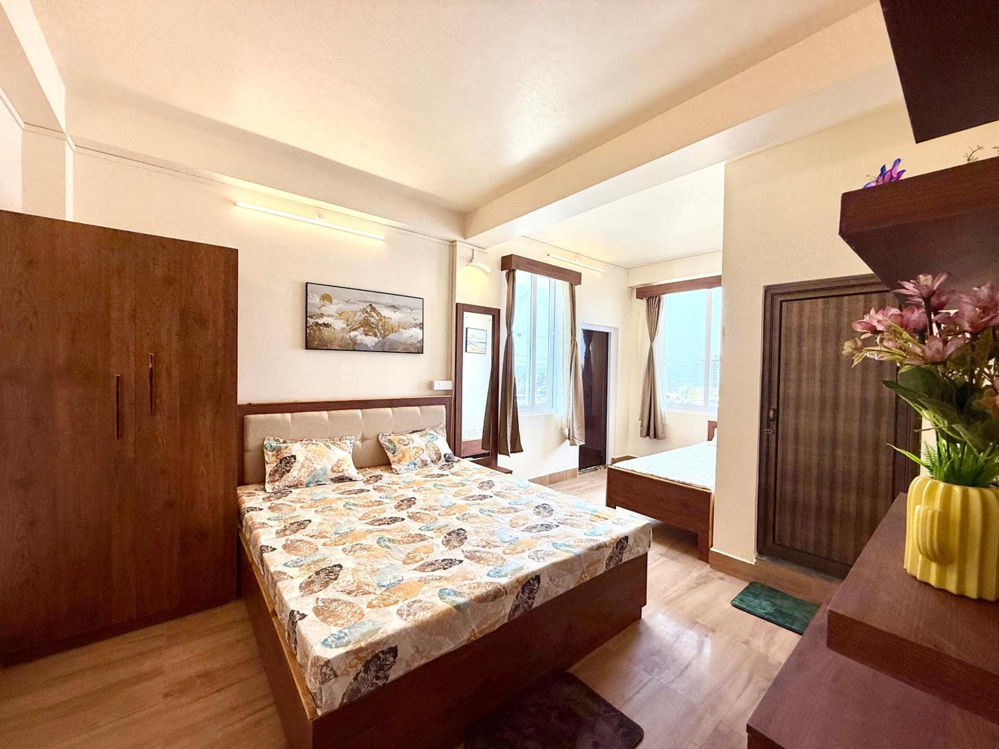 שילונג Yepplo Holiday Home - Complimentary Breakfast - 24 Hrs Caretaker & Power Backup מראה חיצוני תמונה