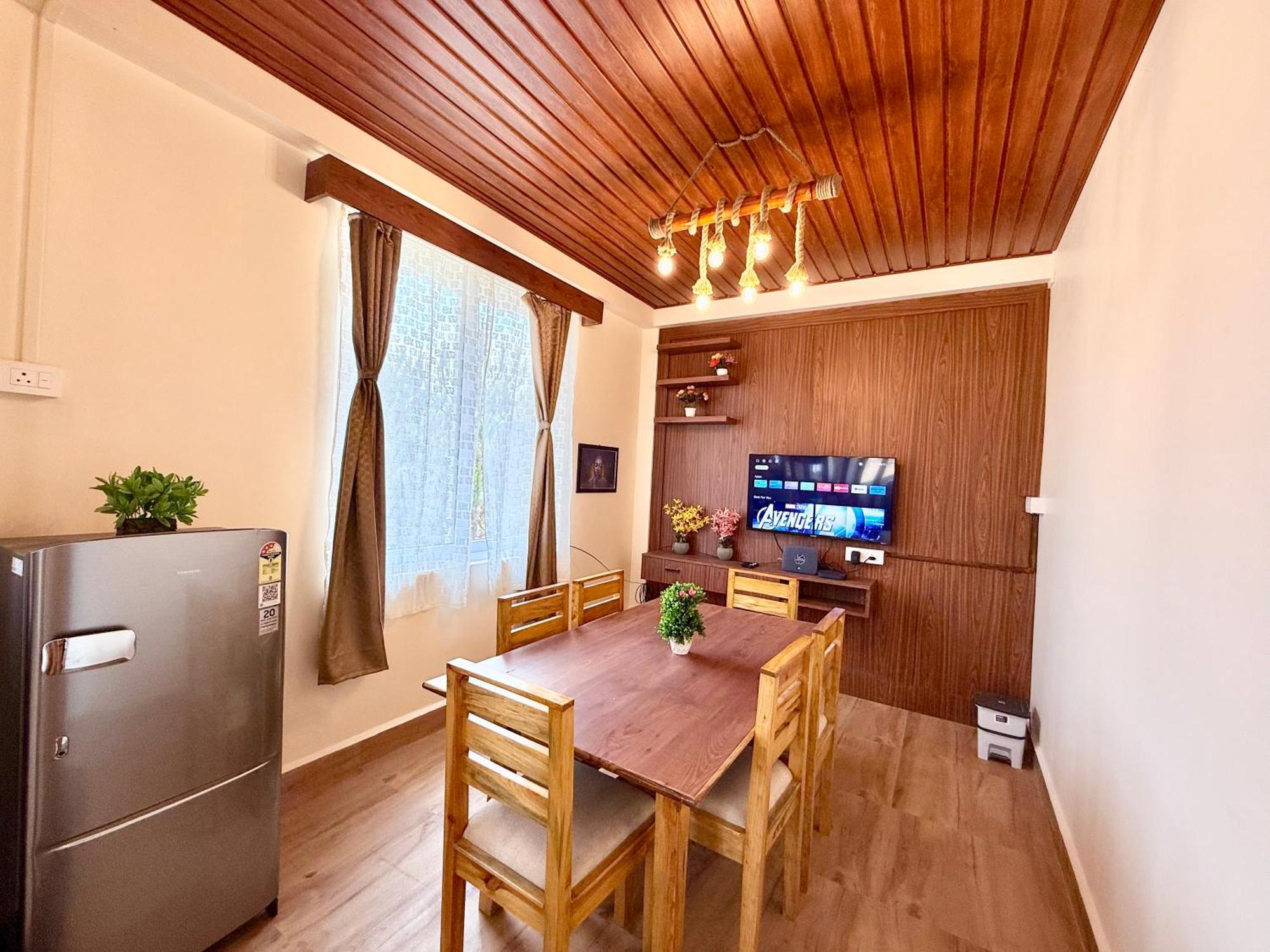 שילונג Yepplo Holiday Home - Complimentary Breakfast - 24 Hrs Caretaker & Power Backup מראה חיצוני תמונה