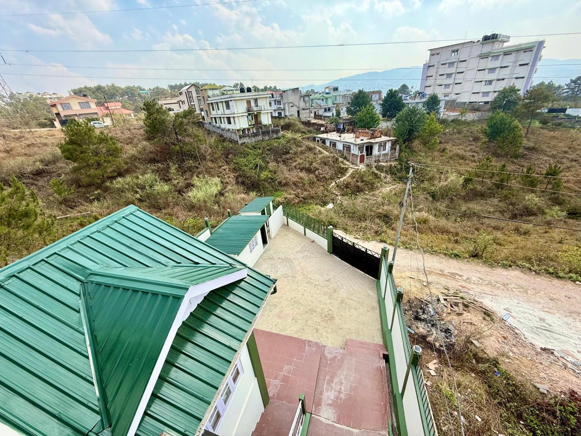 שילונג Yepplo Holiday Home - Complimentary Breakfast - 24 Hrs Caretaker & Power Backup מראה חיצוני תמונה