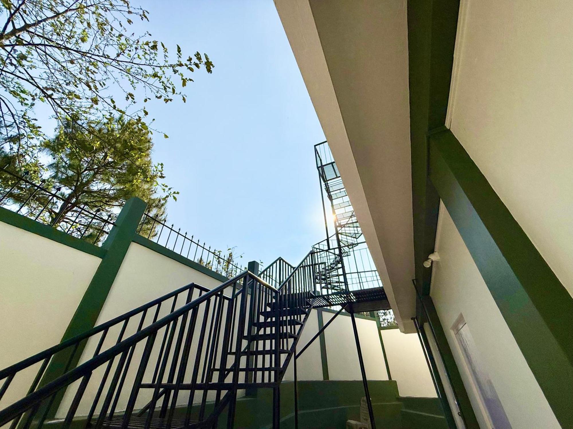 שילונג Yepplo Holiday Home - Complimentary Breakfast - 24 Hrs Caretaker & Power Backup מראה חיצוני תמונה