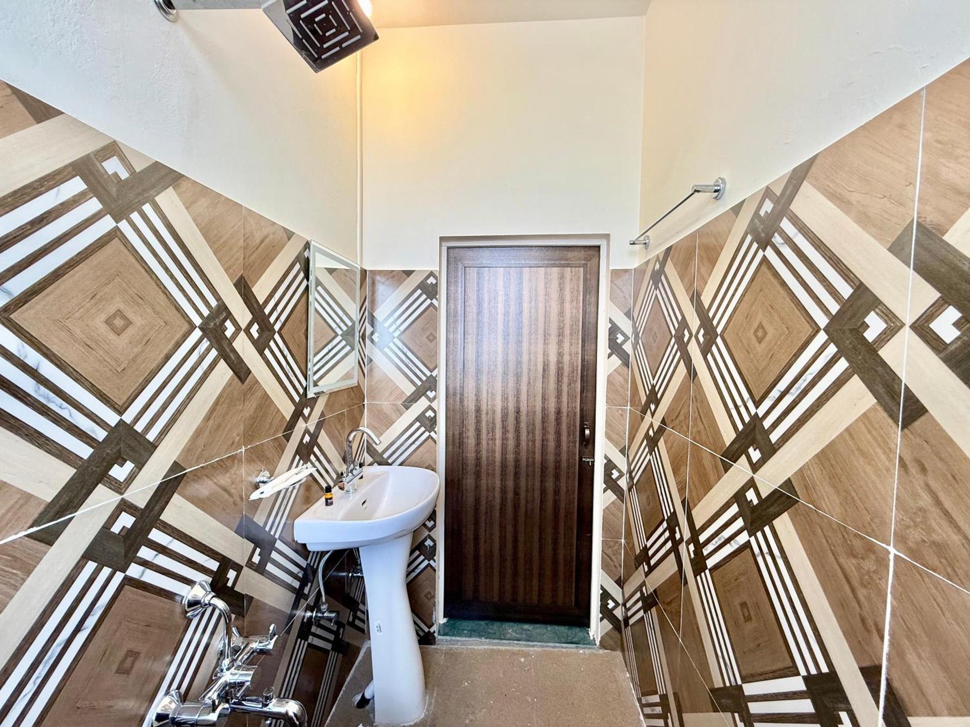 שילונג Yepplo Holiday Home - Complimentary Breakfast - 24 Hrs Caretaker & Power Backup מראה חיצוני תמונה