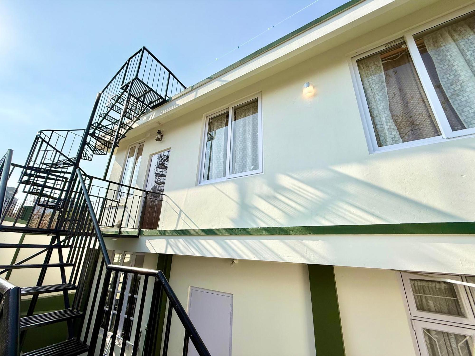 שילונג Yepplo Holiday Home - Complimentary Breakfast - 24 Hrs Caretaker & Power Backup מראה חיצוני תמונה