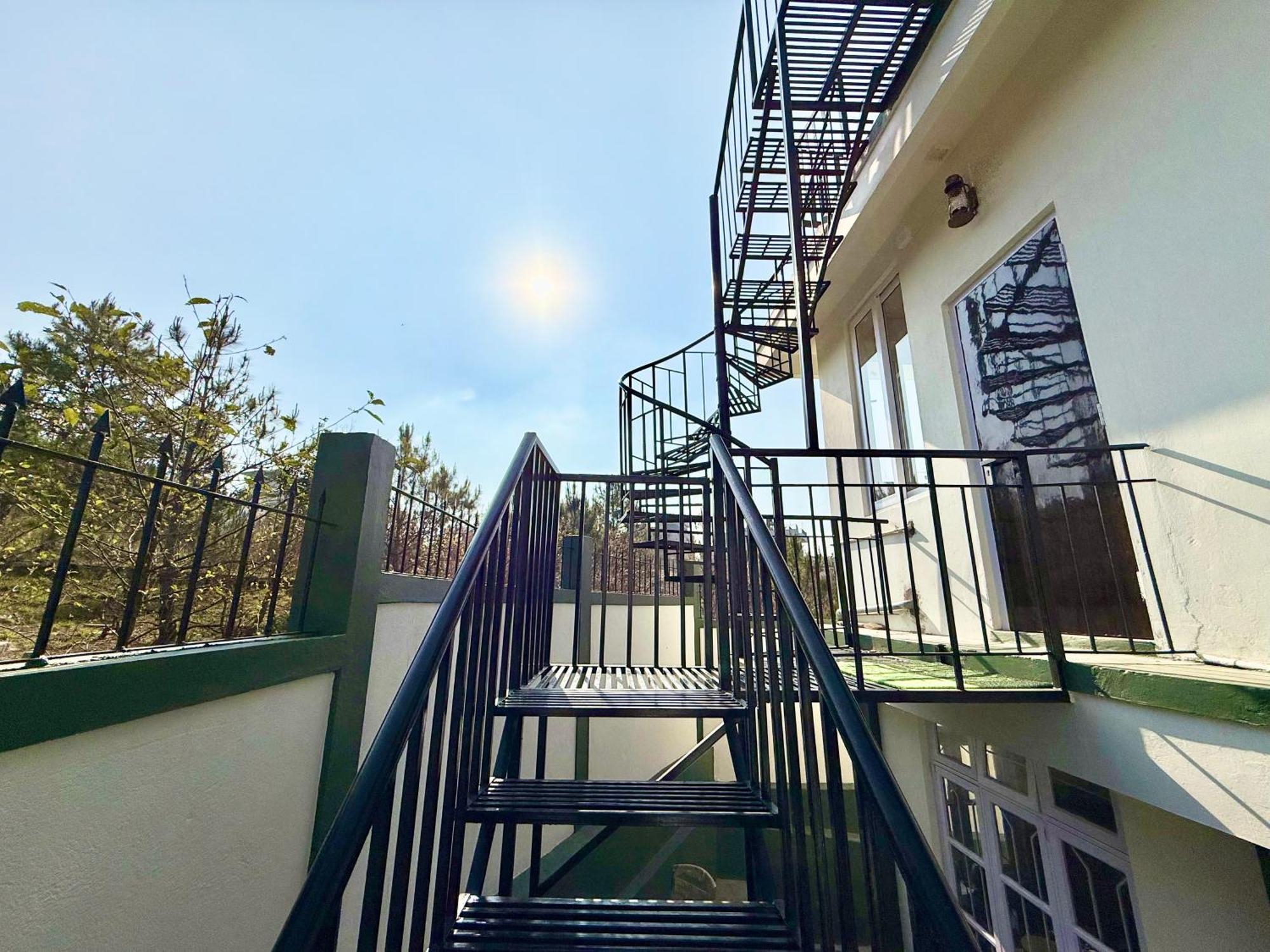 שילונג Yepplo Holiday Home - Complimentary Breakfast - 24 Hrs Caretaker & Power Backup מראה חיצוני תמונה