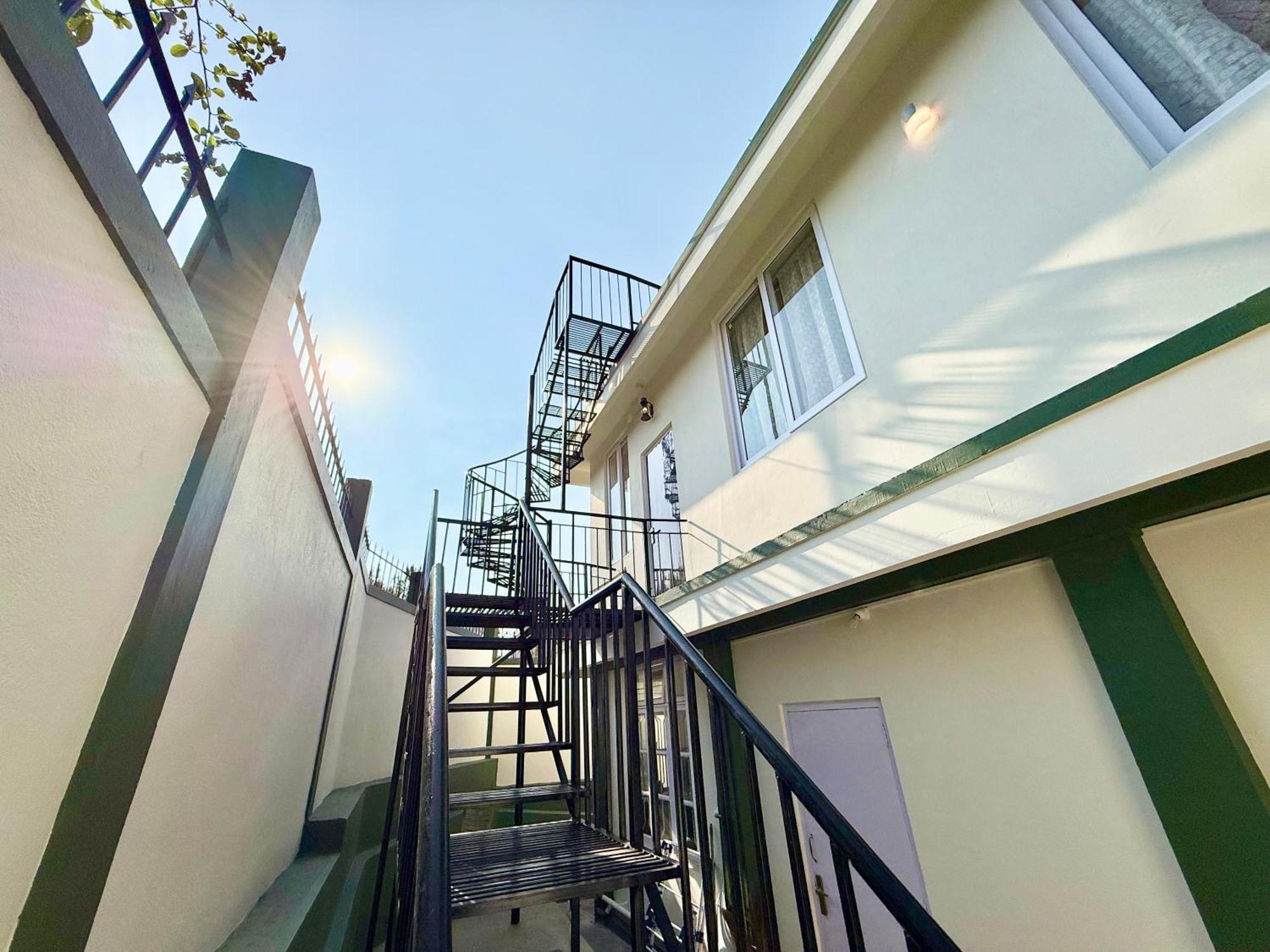 שילונג Yepplo Holiday Home - Complimentary Breakfast - 24 Hrs Caretaker & Power Backup מראה חיצוני תמונה