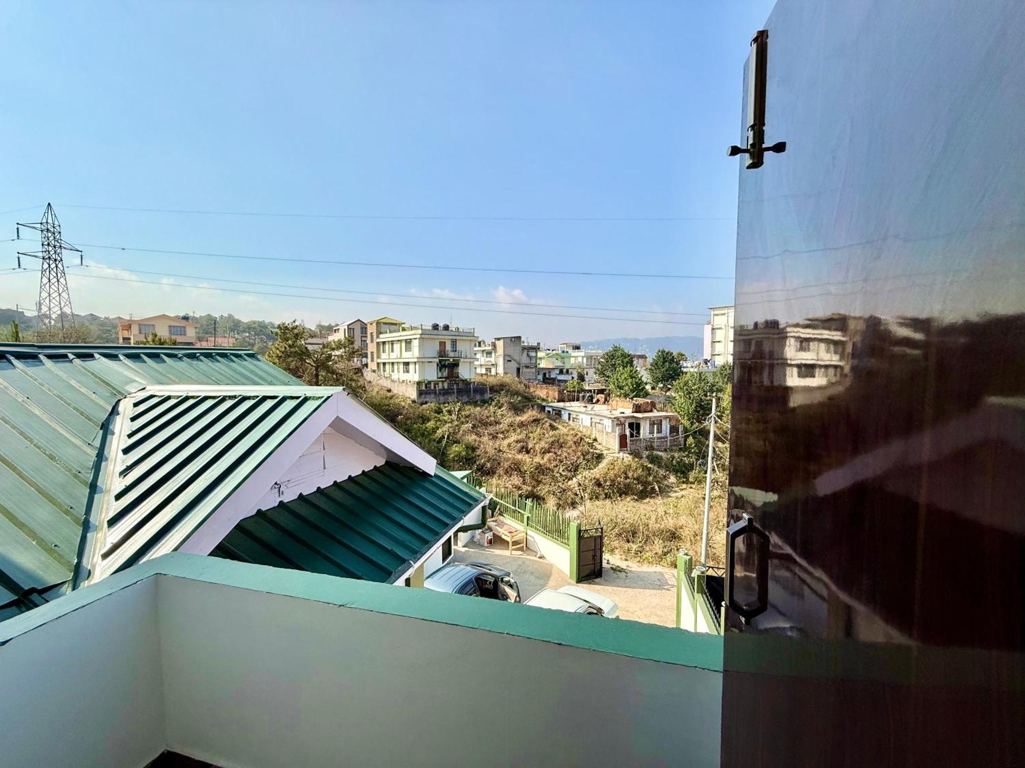 שילונג Yepplo Holiday Home - Complimentary Breakfast - 24 Hrs Caretaker & Power Backup מראה חיצוני תמונה